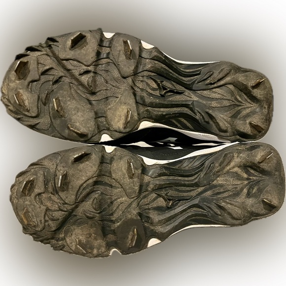 Mizuno 9-Spike Advanced Sweep 4 Mid Women’s Metal Softball Cleat - Size 7 - Picture 6 of 6